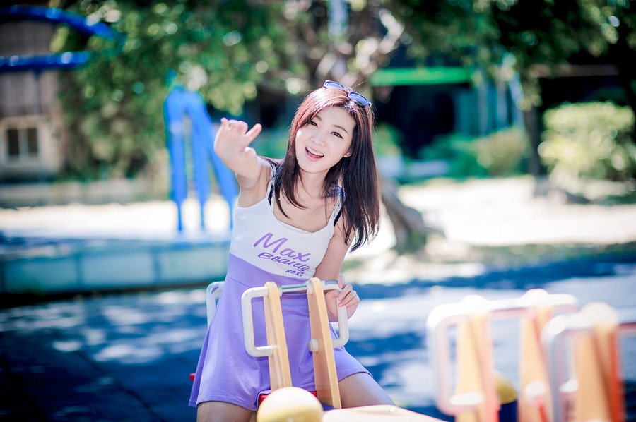 如果爱一个人，那么就会心甘情愿为他而改变。如果一个人在你面前我行素，置你不喜欢的行为而不顾，那么他就是不爱你。所以如果你不够关心他或是他不够关心你，那么你就不爱他或他不爱你。